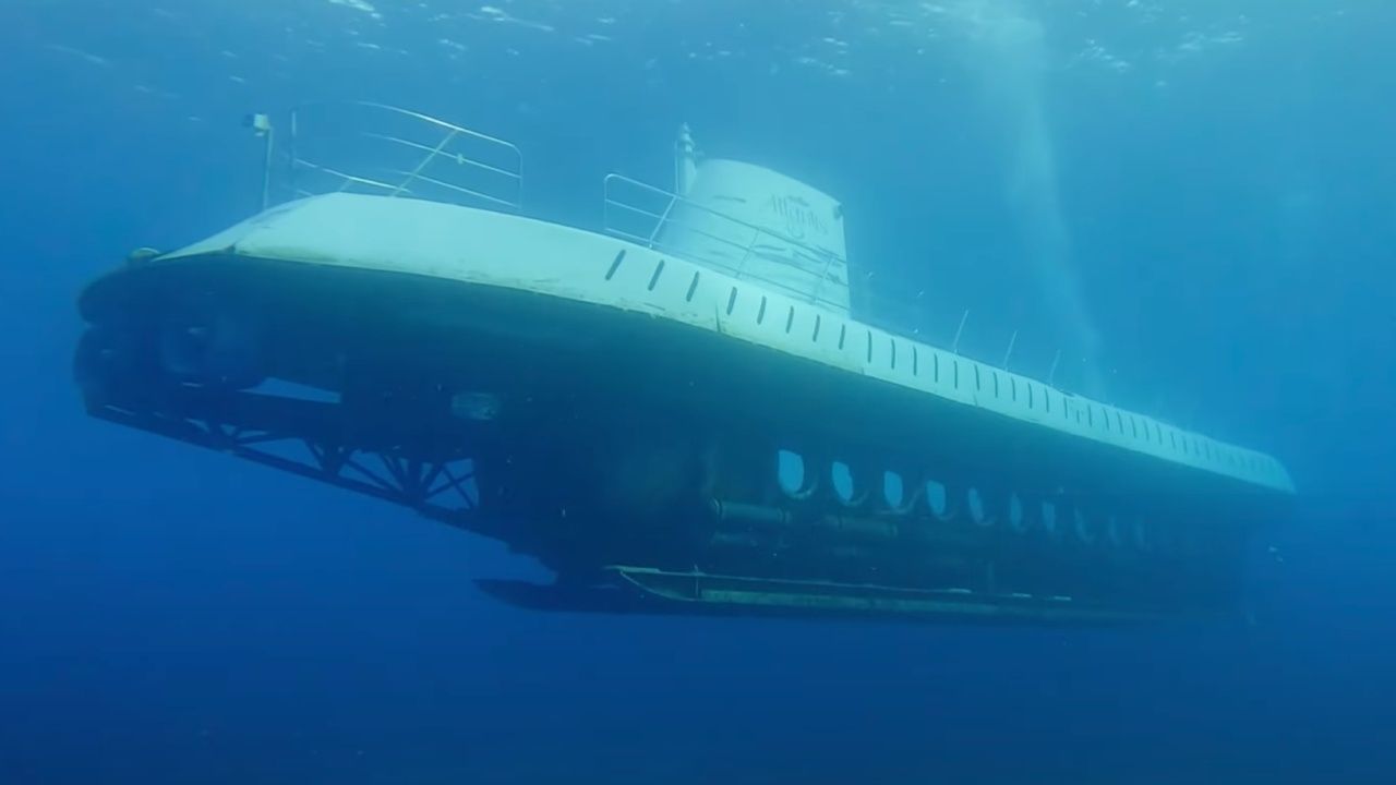En México es posible viajar en un submarino turístico para conocer las profundidades del mar