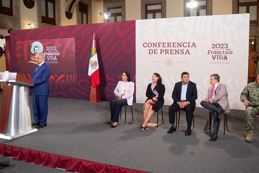 El presidente Andrés Manuel López Obrador presenta su mañanera desde Palacio Nacional