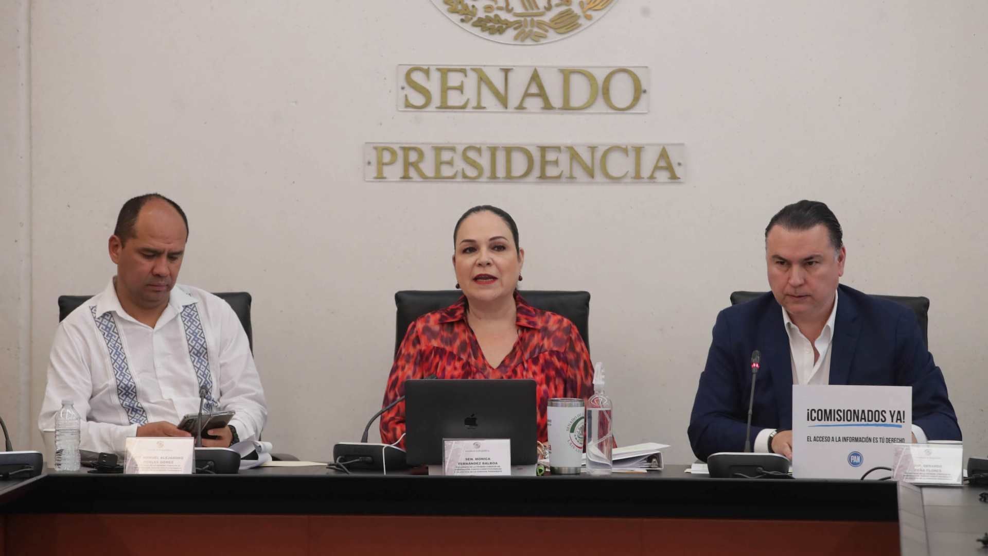 Integrantes de la Primera Comisión de la Permanente en sesión este lunes.