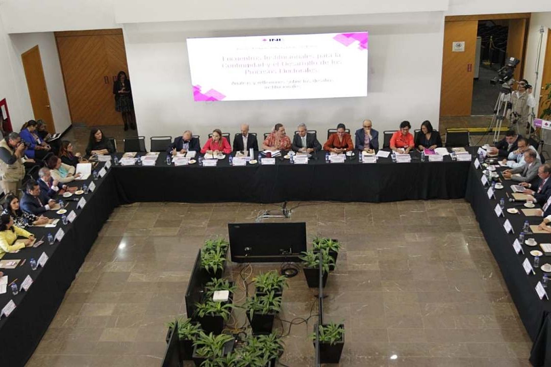 AMLO descarta que INE impida procesos internos de Morena y Va por México