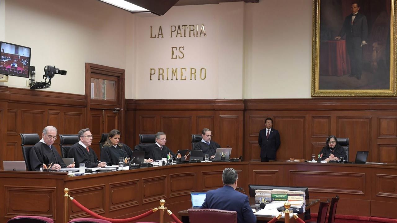 AMLO pedirá a ministros de la Corte explicar sus elevados sueldos