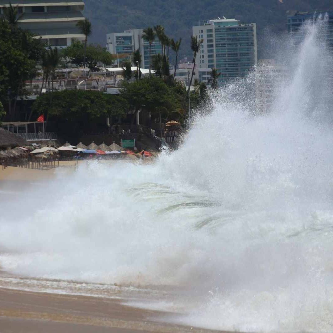 Huracán Adrián se Aleja de Costas Mexicanas, pero Dejará Lluvias