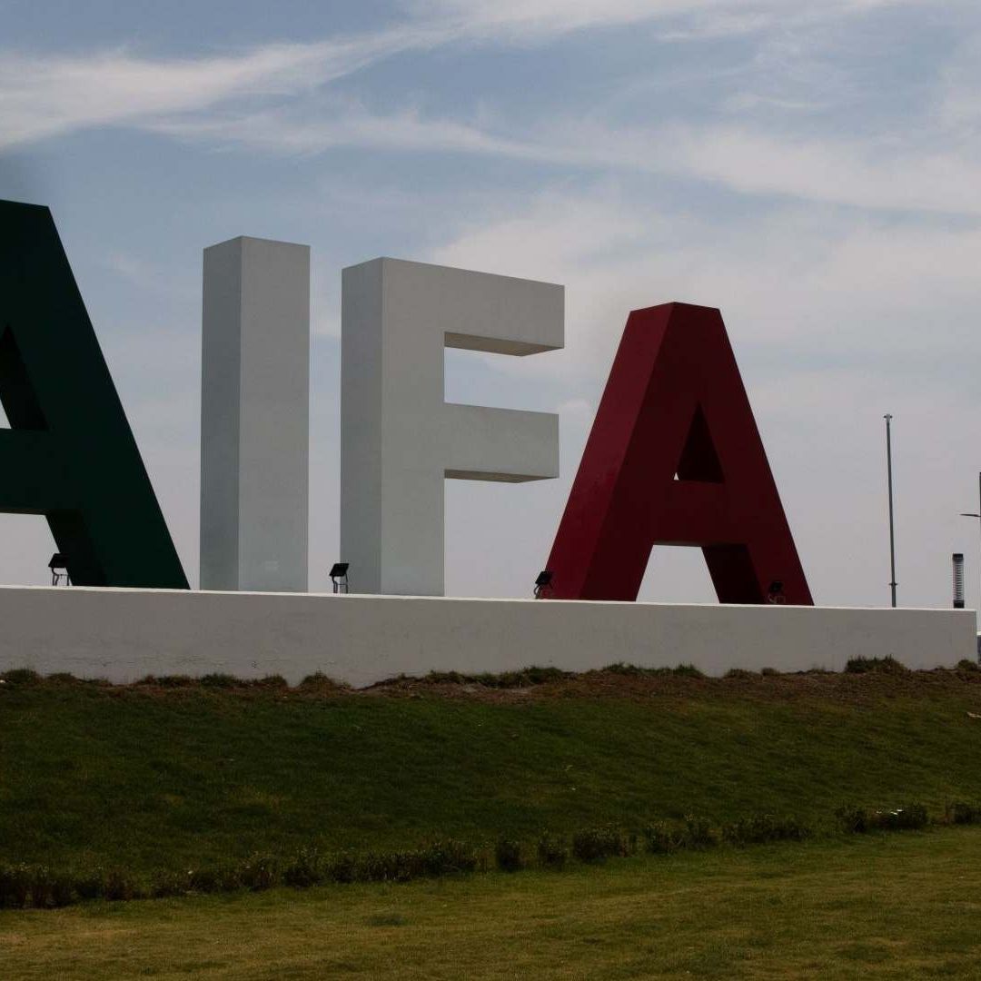 Exterior del Aeropuerto Internacional Felipe Ángeles (AIFA)