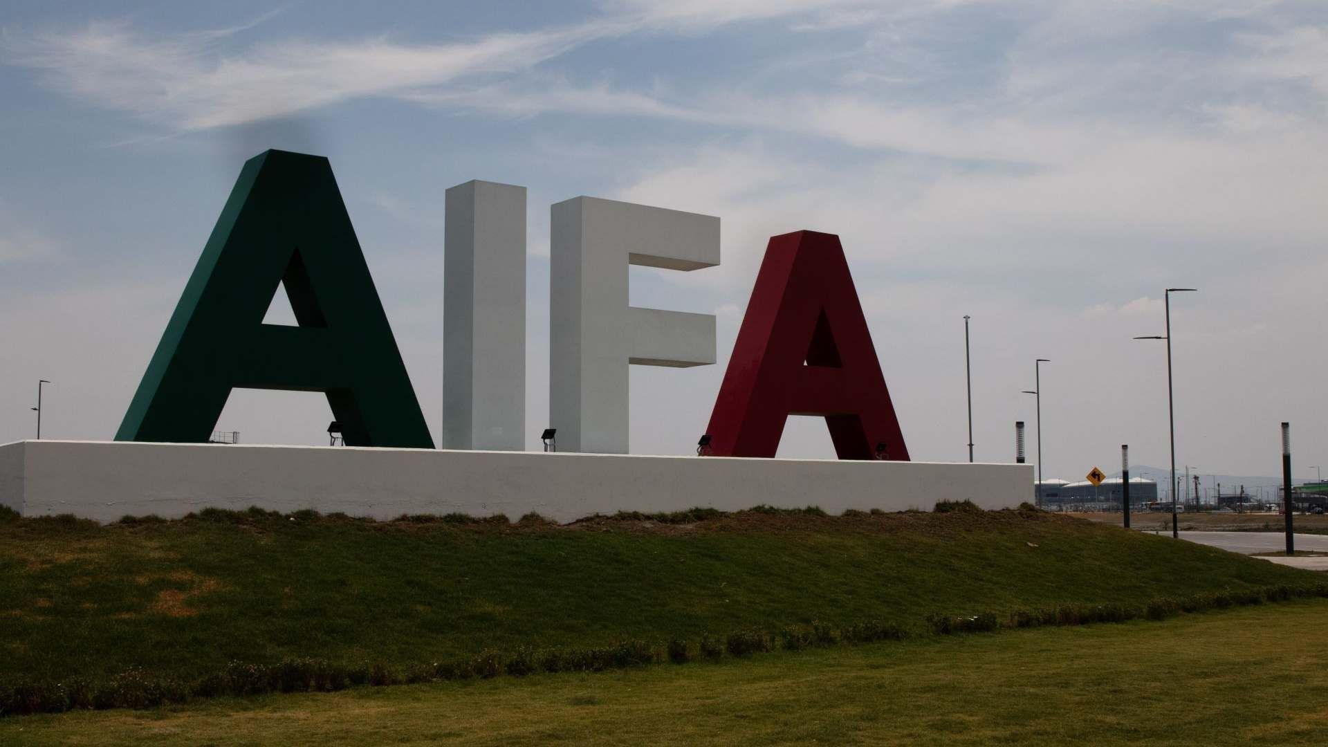 Exterior del Aeropuerto Internacional Felipe Ángeles (AIFA)