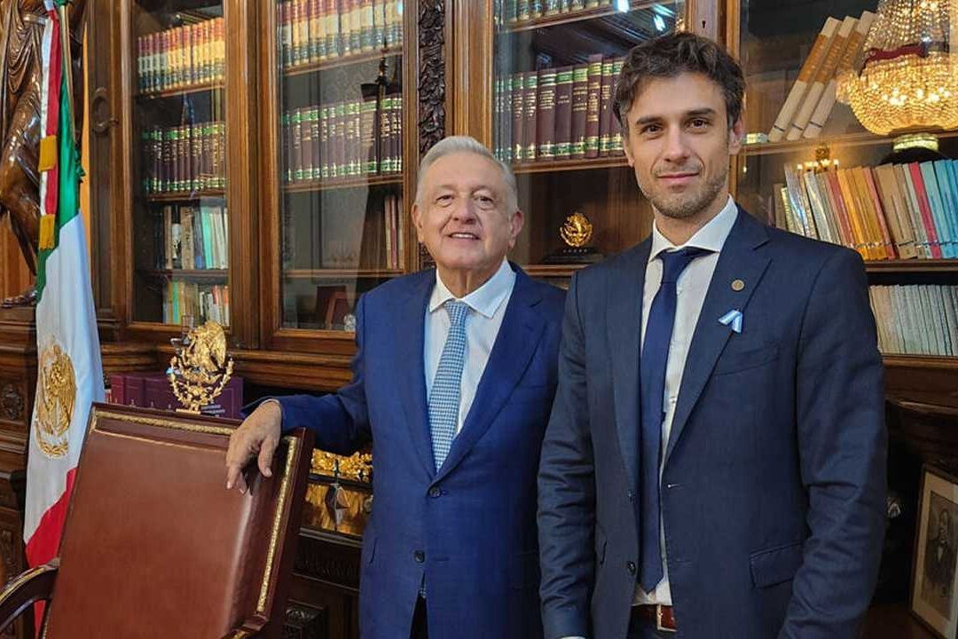 El presidente López Obrador se reunió con el abogado de Pedro Castillo en México