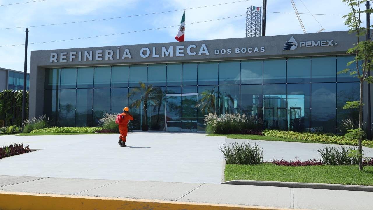 AMLO informa que ya se empezó a cargar crudo en la refinería de Dos Bocas