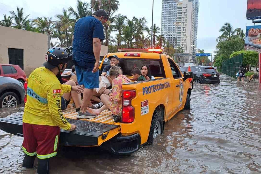 Fuertes Lluvias Dejan un Muerto en Mazatlán, Sinaloa