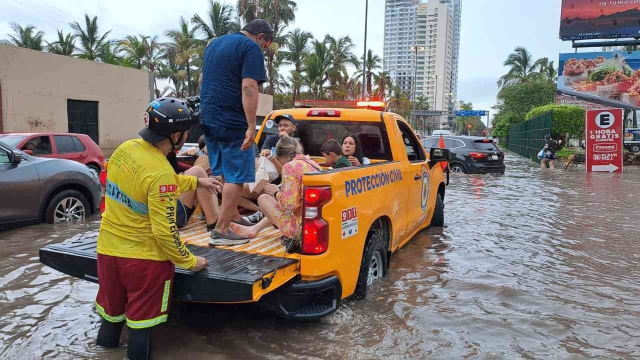 Fuertes Lluvias Dejan un Muerto en Mazatlán, Sinaloa