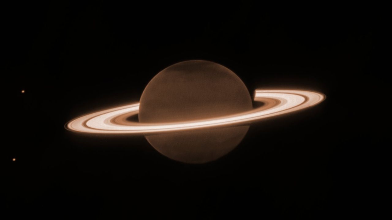 James Webb capta imagen de los anillos de Saturno brillando