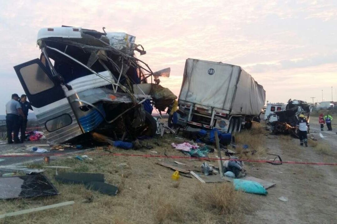 Accidente de Autobús en Egipto Deja 3 Muertos y 42 Heridos; Iban a Boda
