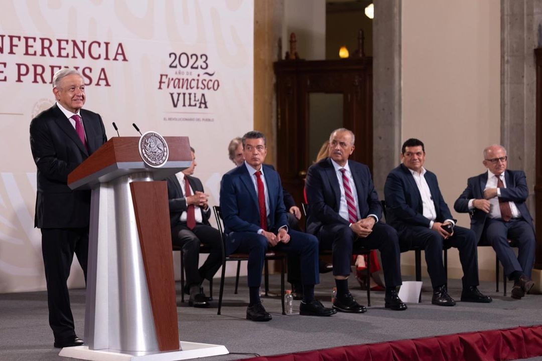 El presidente Andrés Manuel López Obrador presenta su mañanera desde Palacio Nacional