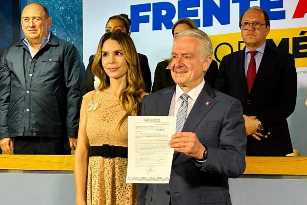 Santiago Creel se registra como aspirante a dirigir el Frente Amplio por México