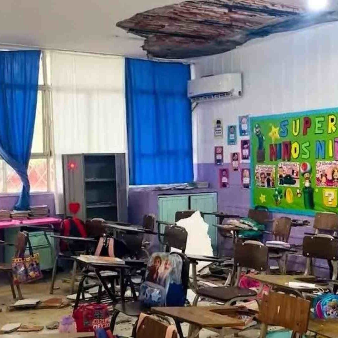 Cae parte de techo de escuela en Escobedo, Nuevo León