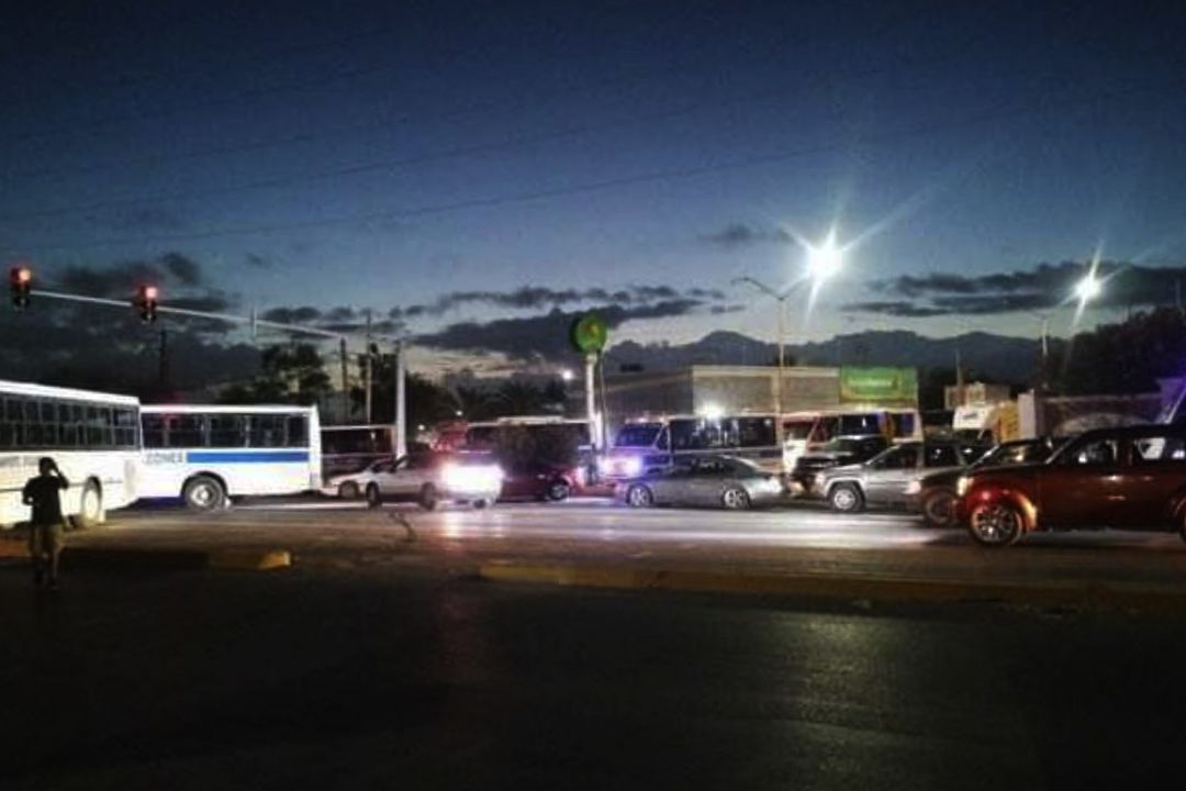 Reportan bloqueos y balaceras en carretera de Tamaulipas