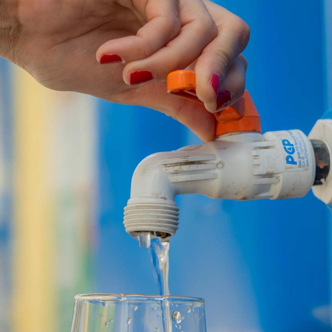 El agua que se 'cosecha' en las lluvias tiene múltiples usos