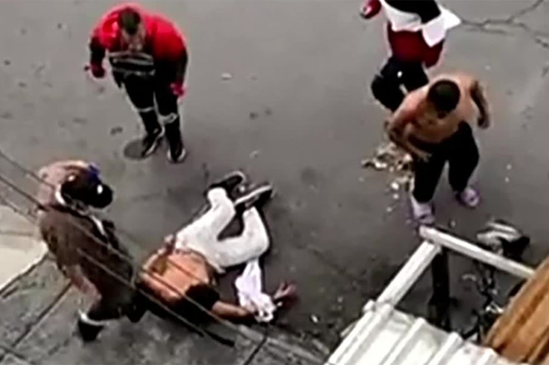 Video: Captan brutal golpiza a presunto asaltante en la GAM