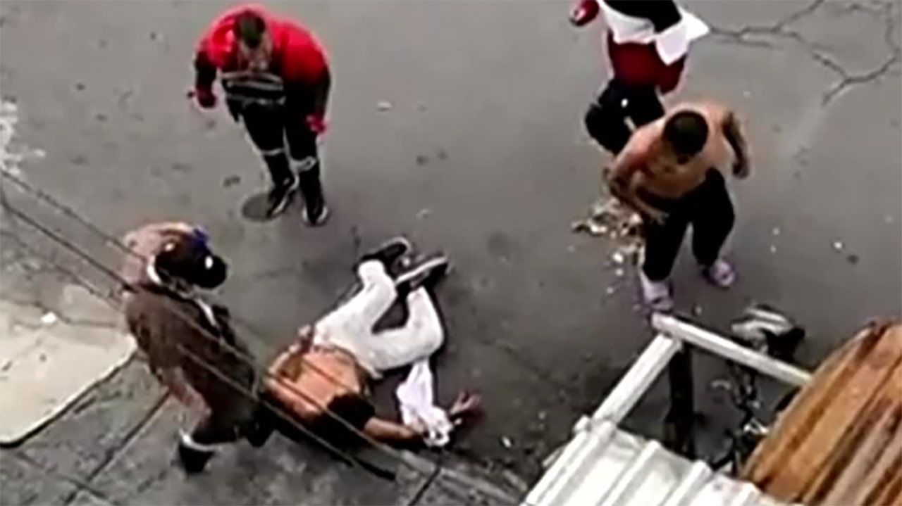 Video: Captan brutal golpiza a presunto asaltante en la GAM