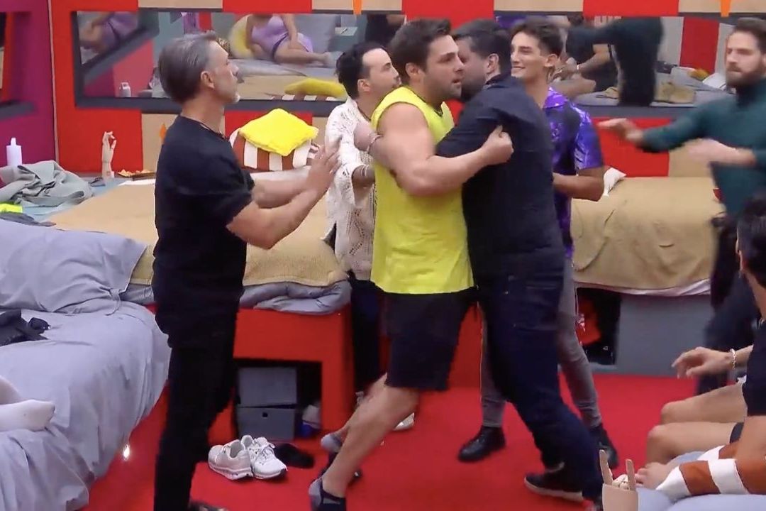 ¡Sepárenlos! Paul Se Lanza Contra Sergio y Emilio Llora
