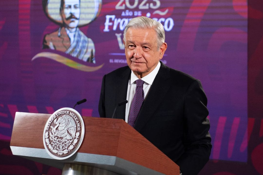 AMLO dice que hay 4 desaparecidos tras incendio en plataforma de Pemex en Campeche