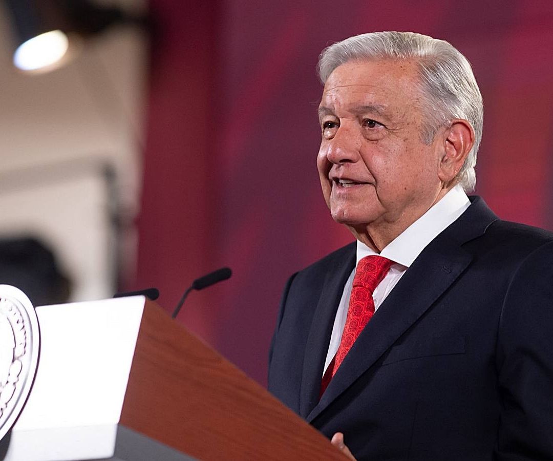 López Obrador ofrece su conferencia mañanera en salón tesorería de Palacio Nacional