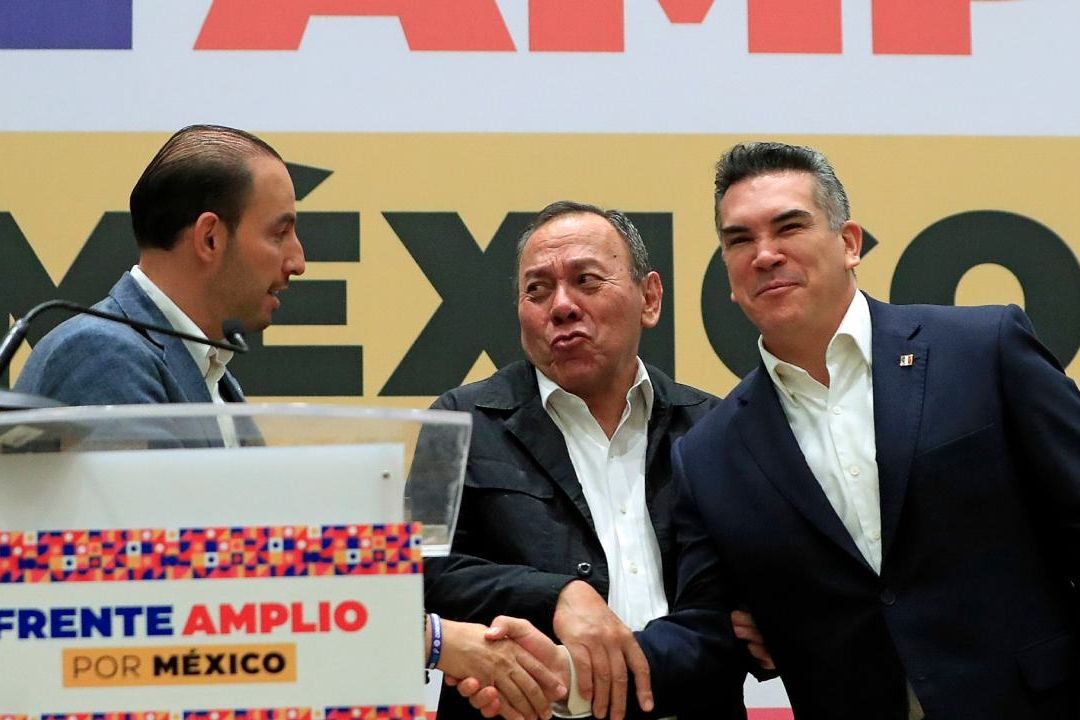 Los dirigentes de los partidos PRI, PAN y PRD, de la la coalición opositora "Va por México"