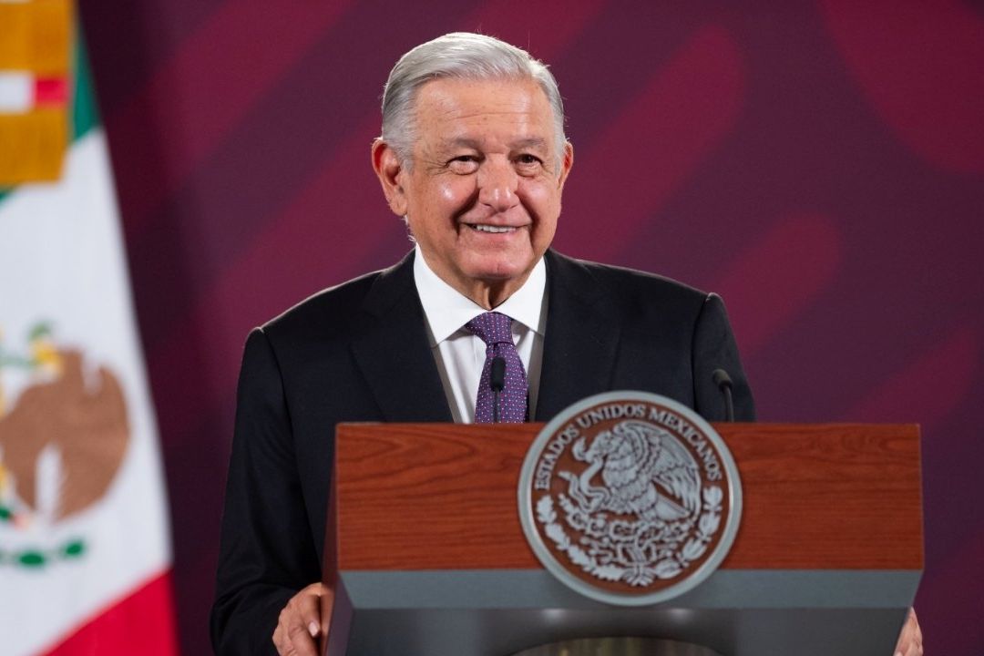 AMLO celebra competencia entre redes sociales