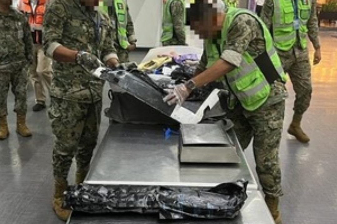 Durante operativo la Semar decomisa droga en AICM