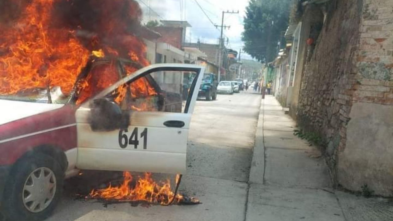 Atacan con bombas Molotov unidades de transporte público en Guerrero