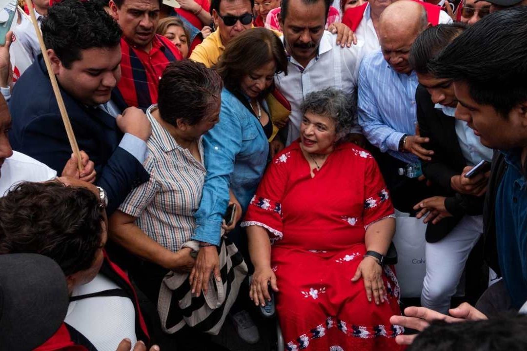 Beatriz Paredes entrega registro ante el PRI para candidatura del Frente