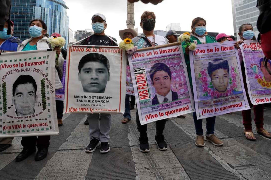 Los 43 jóvenes desaparecieron la noche del 26 al 27 de septiembre de 2014 a las afueras de Iguala