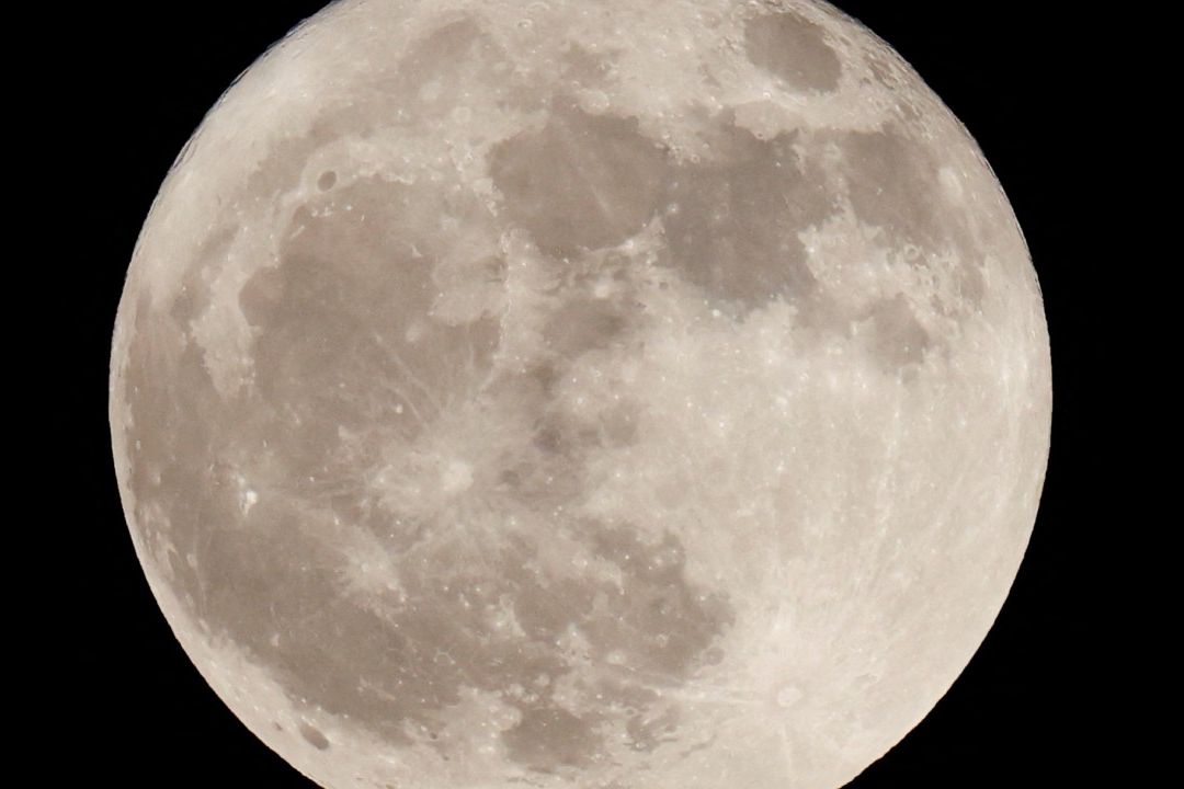 Revelan Volcanes en La Luna de Hace 2 Mil Millones De Años