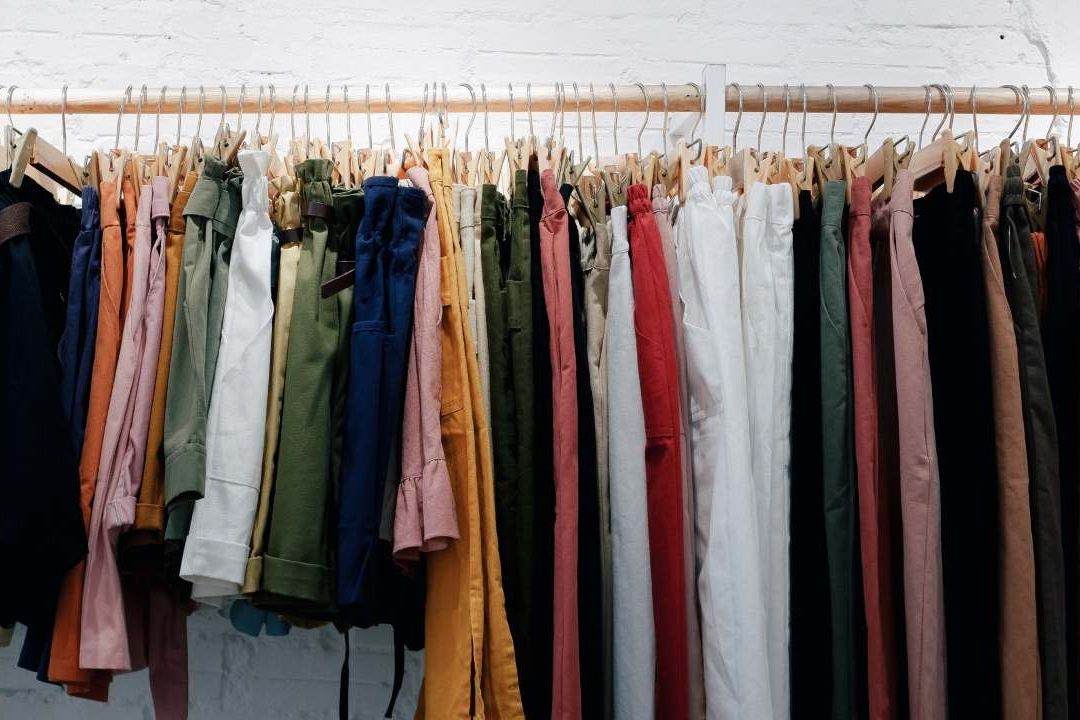 Es posible comprar ropa de paca de saldos de tiendas departamentales sin salir de casa