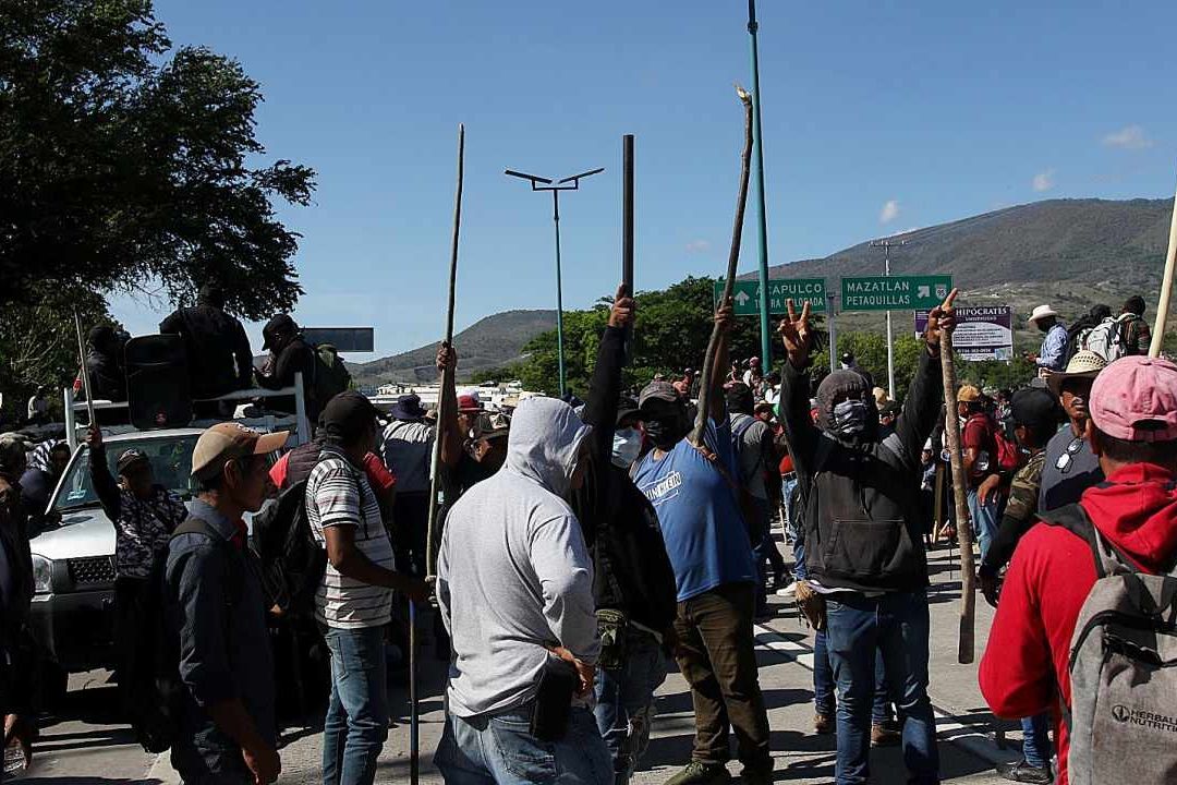 Pobladores realizan segundo día de bloqueos y protestas en Guerrero