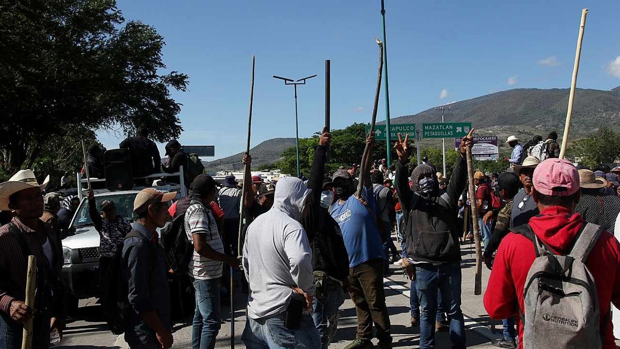Pobladores realizan segundo día de bloqueos y protestas en Guerrero
