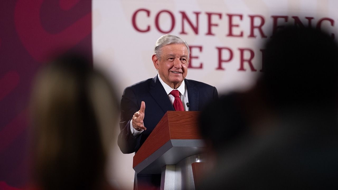 El presidente Andrés Manuel López Obrador presenta su mañanera desde Palacio Nacional