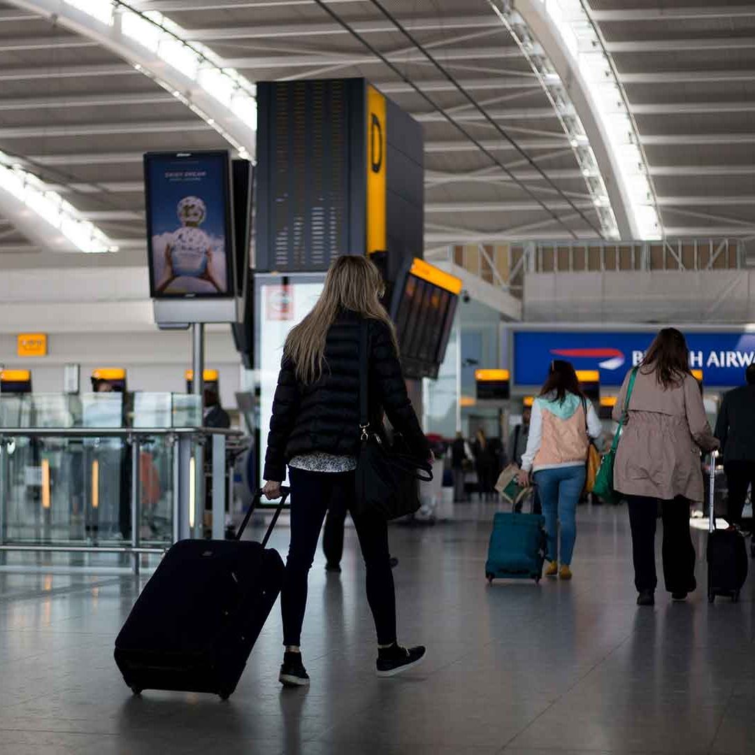Grupo de estudiantes queda varado en Londres luego de ser estafados