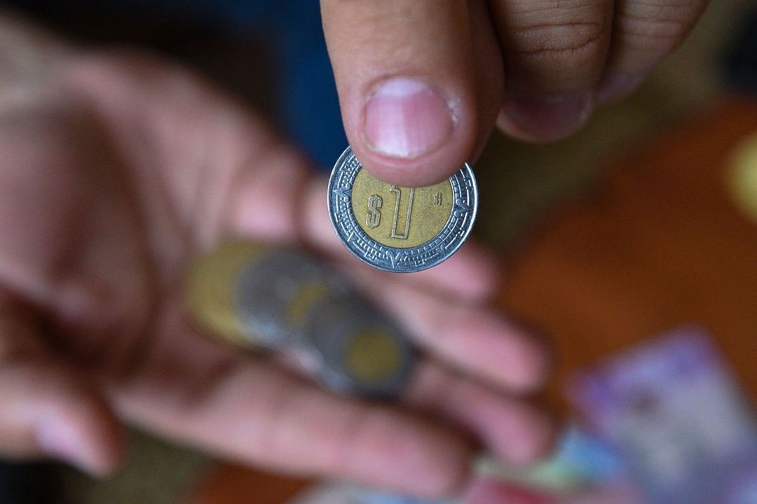 El peso mexicano se cotiza en 16.85 por dólar