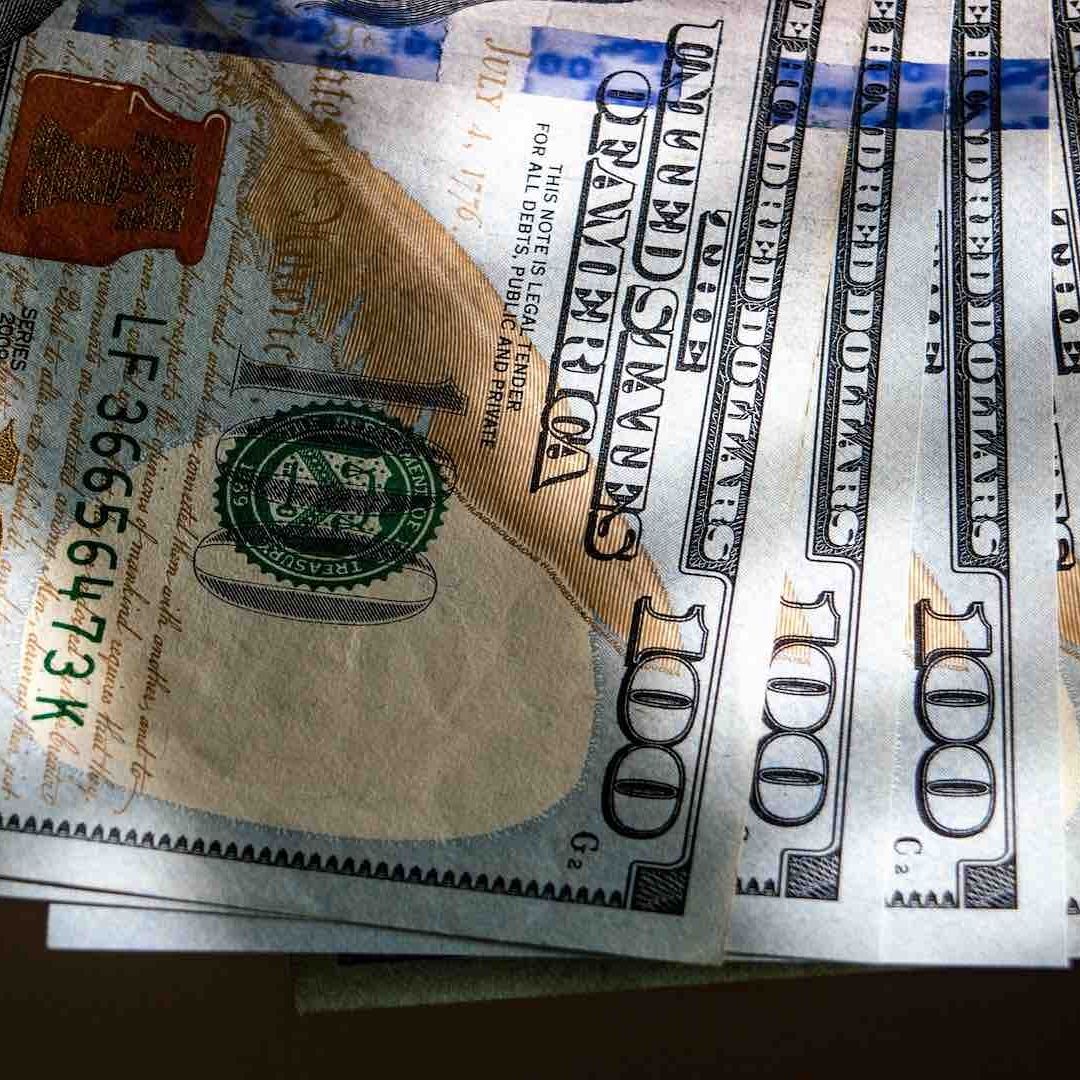 ¿Por qué sube y baja el precio del dólar México?