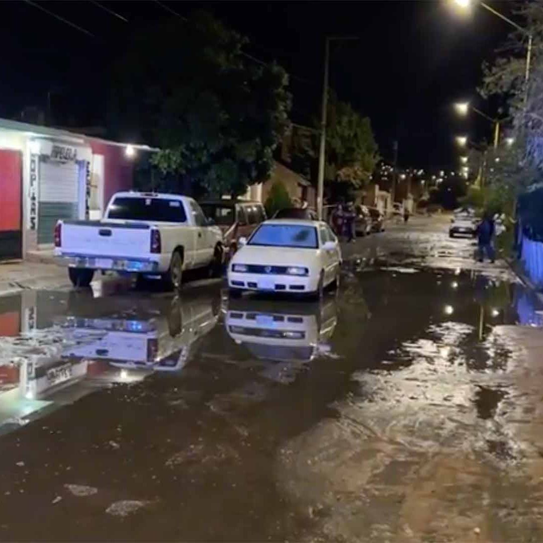 Familia Muere en Su Auto por Inundación en Tormenta en Aguascalientes