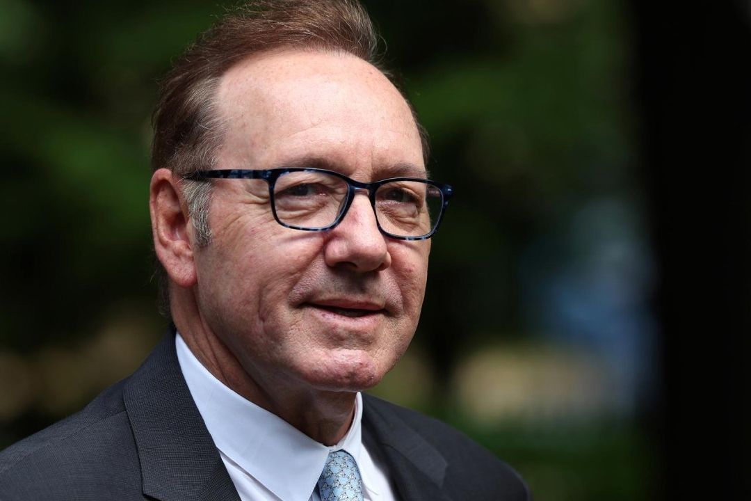 Kevin Spacey Recuerda sus Inicios como Actor en Juicio por Cargos Sexuales