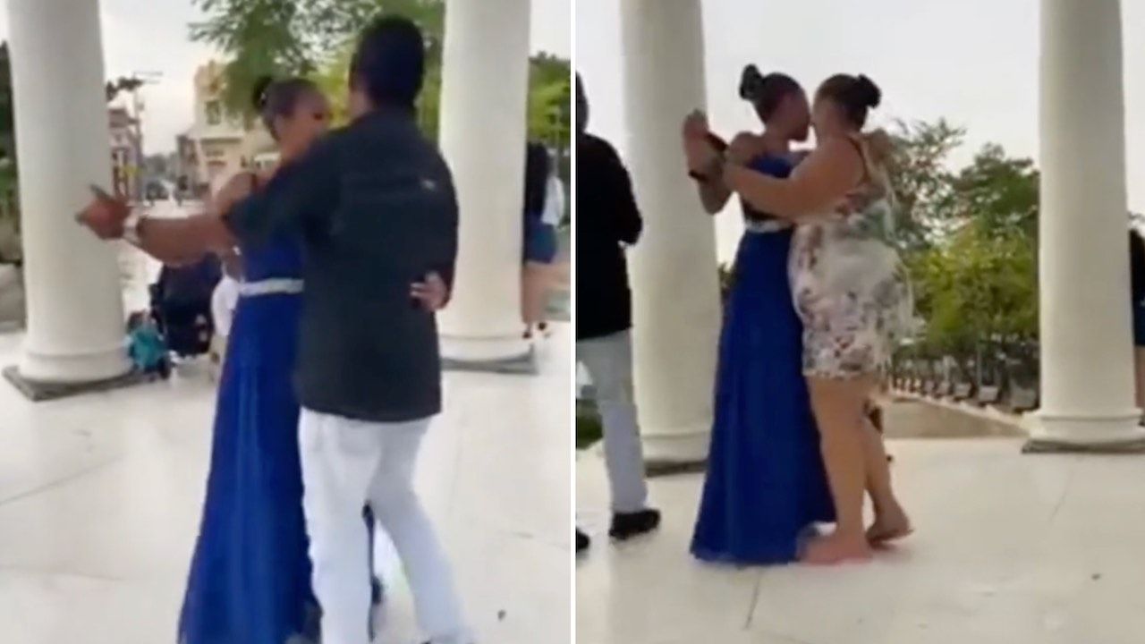 Madre celebra los XV años de su hija con baile en la plaza del pueblo