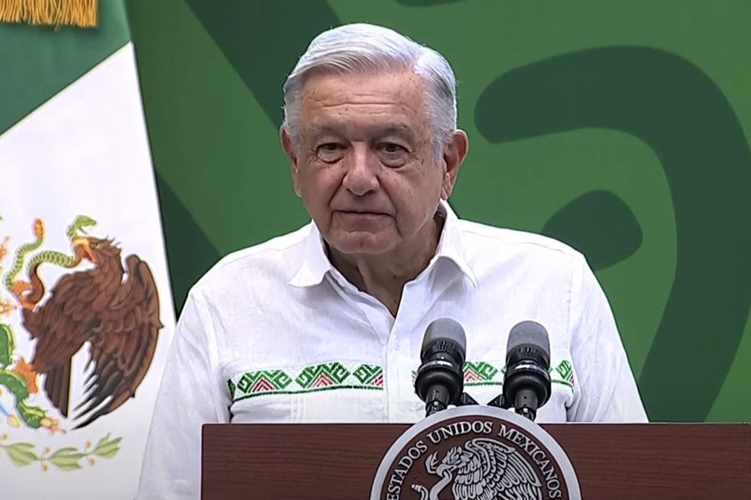 El presidente López Obrador ofrece su conferencia mañanera en Baja California Sur