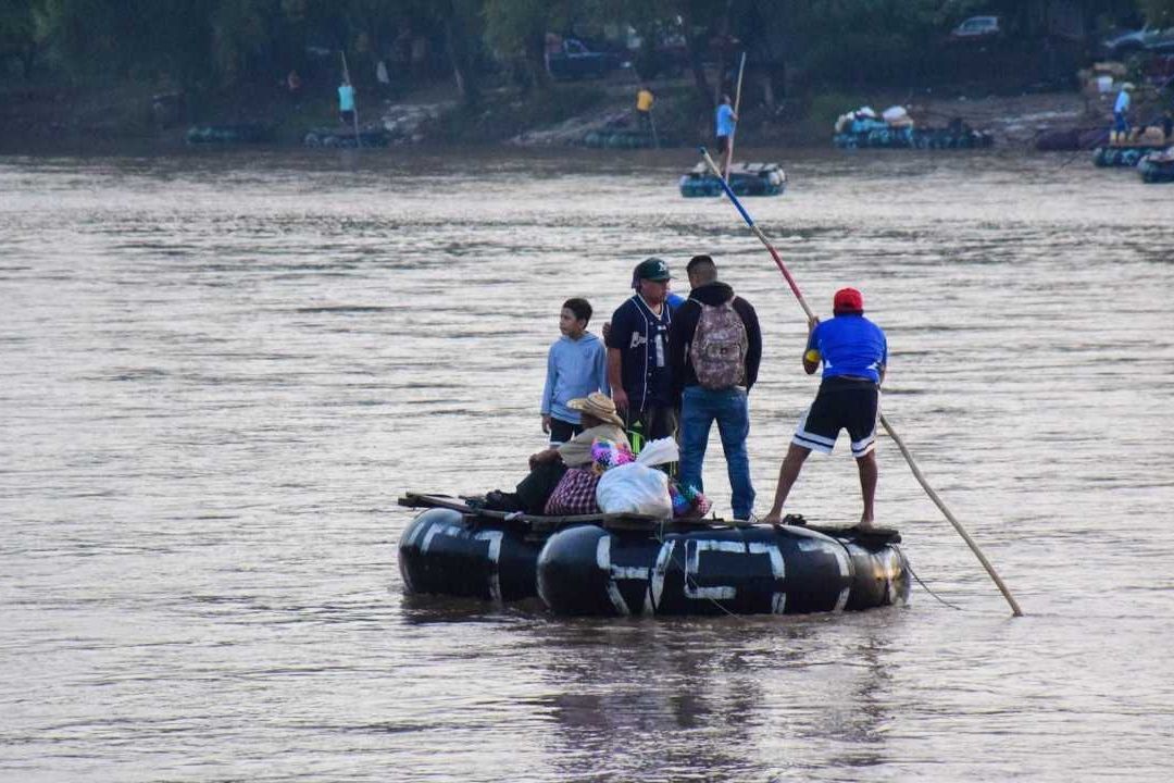 Caravana Migrante de Mil Personas Avanza por México hacia EUA