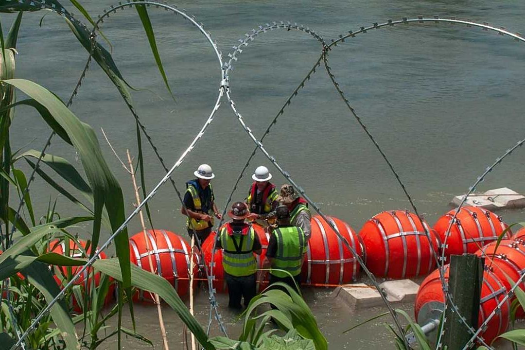 AMLO califica de politiquería las medidas antiinmigrantes del gobierno de Texas