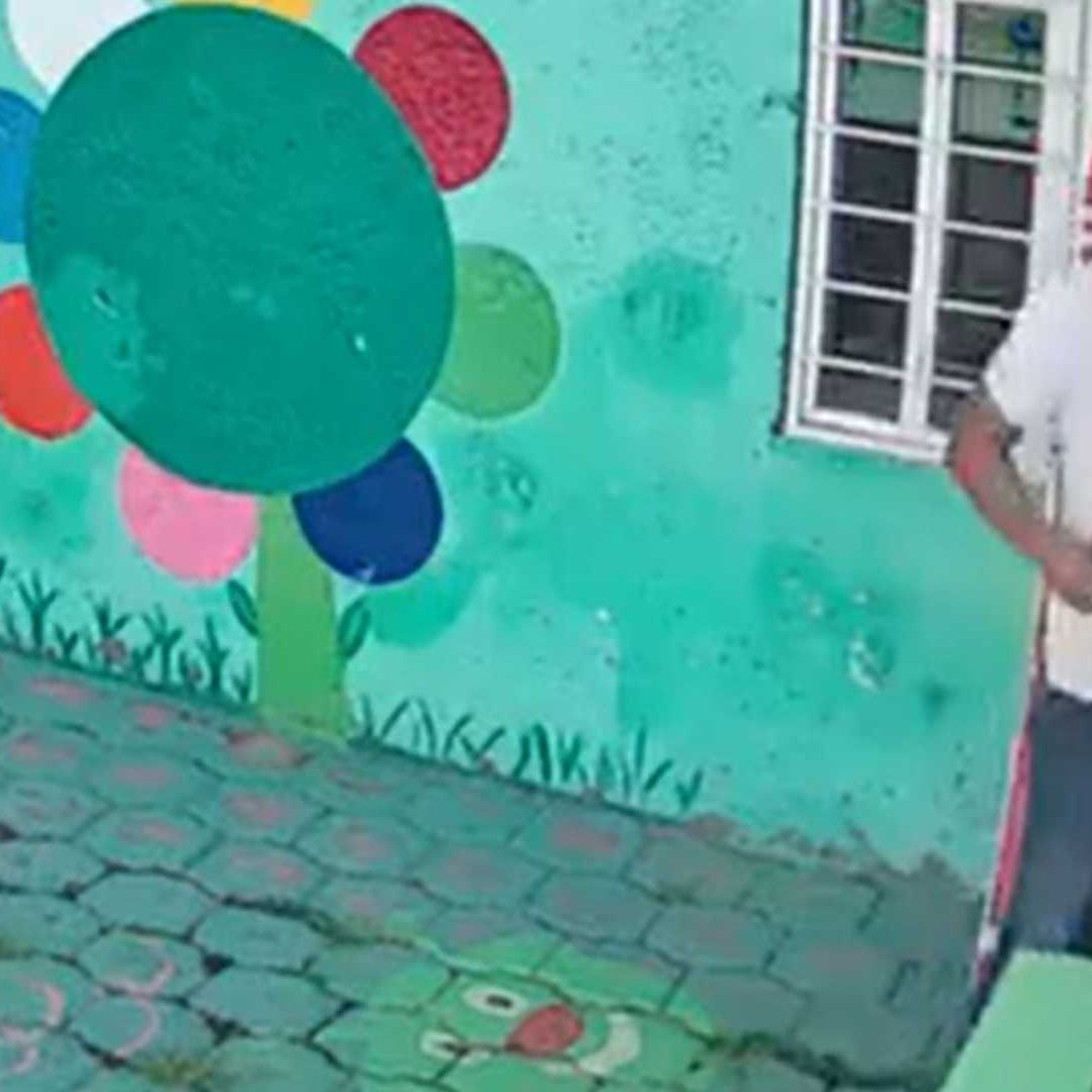 Papás golpean a Maestra en Kínder Frida Kahlo en Cuautitlán, Edomex