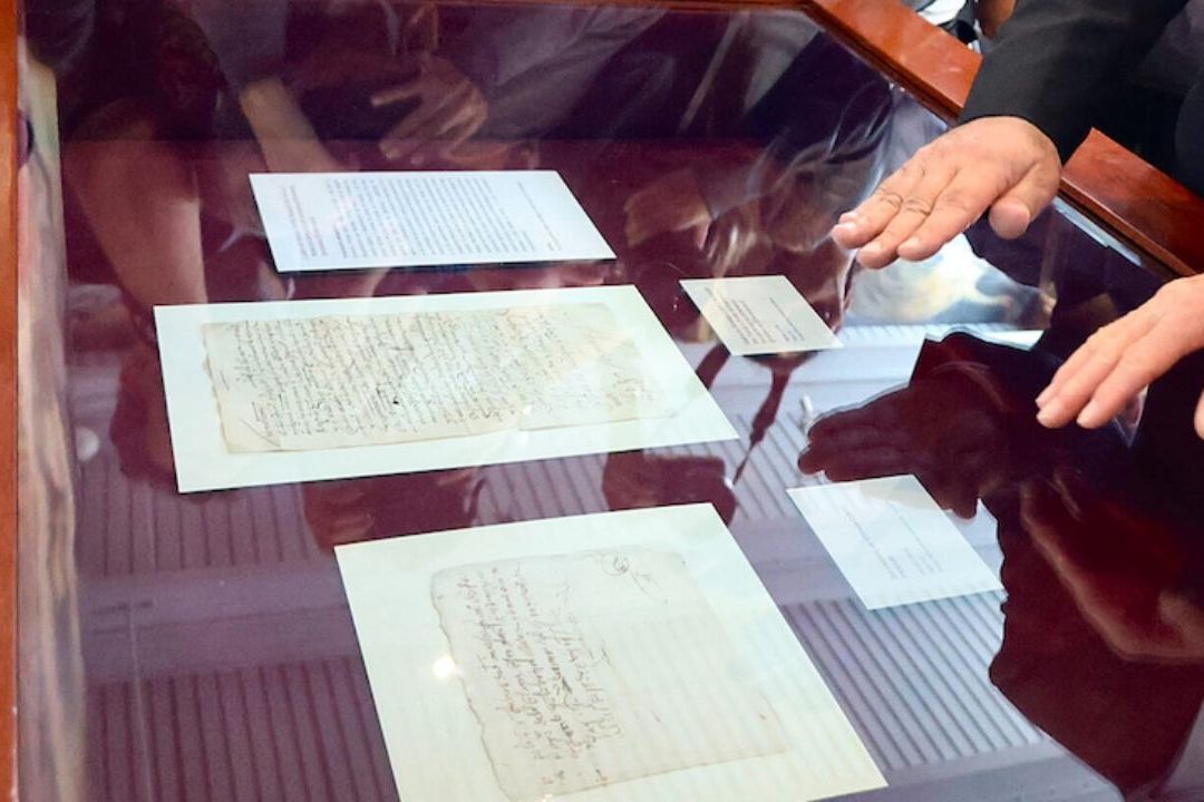 Manuscrito de Hernán Cortés Regresa a México tras Robo del Archivo General de Nación