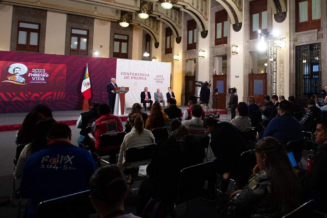 El presidente Andrés Manuel López Obrador presenta su mañanera desde Palacio Nacional