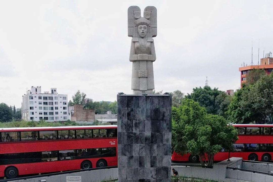 Develan la estatua ‘La Joven de Amajac’ en la CDMX