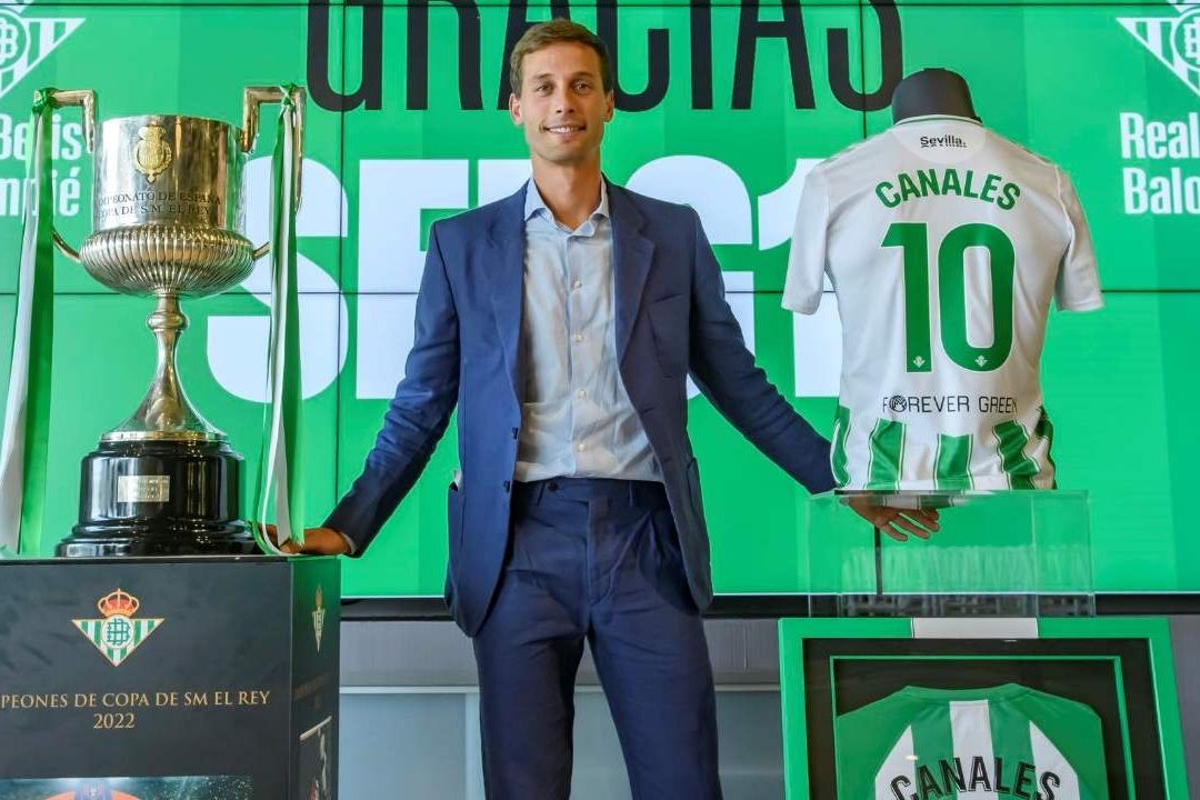 Sergio Canales fue traspasado por el Betis a los Rayados de Monterrey informó el club bético, al que el jugador cántabro llegó en 2018