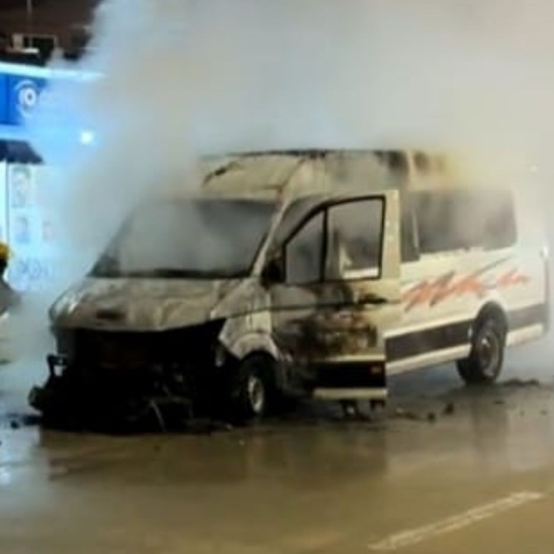 Incendio Camioneta Ruta Naranjito Provoca Movilización de Cuerpos de Emergencias en Minatitlán Veracruz